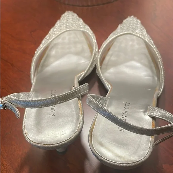 Karen Scott Silver Kitten Heel Slingbacks - Picture 6 of 7
